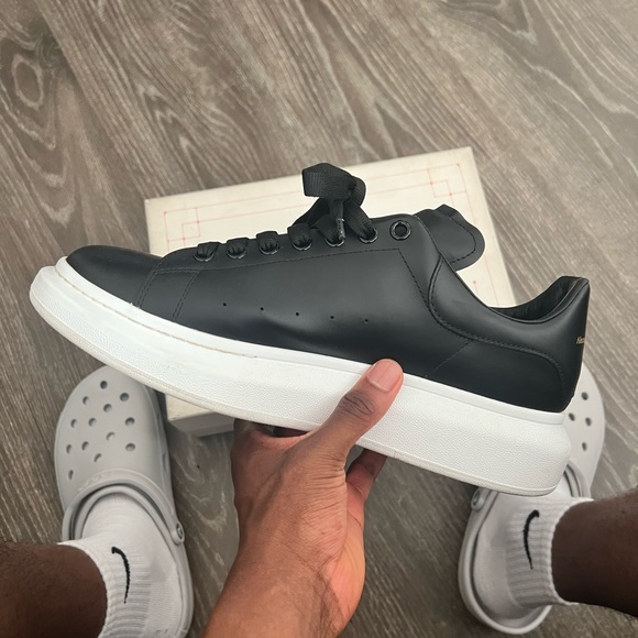 Alexander McQueen - Picture 2 of 7